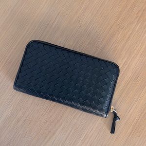 Brand new Bottega Veneta zip around wallet - Black